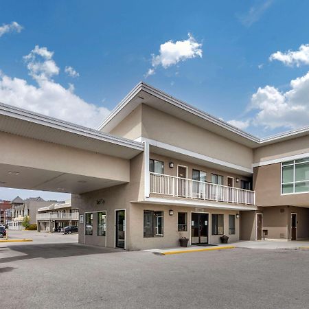 Econo Lodge Inn & Suites Kelowna Ngoại thất bức ảnh