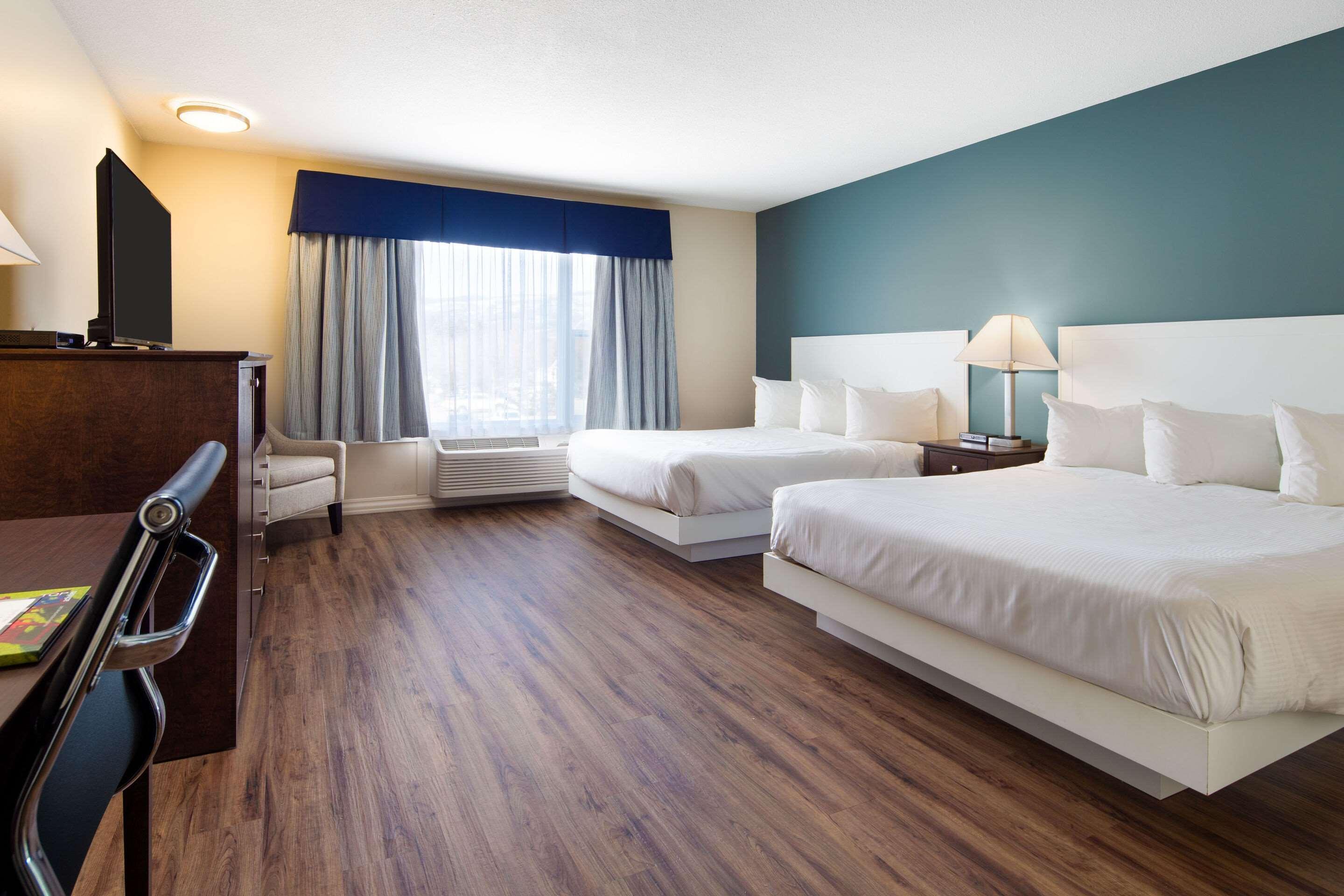 Econo Lodge Inn & Suites Kelowna Ngoại thất bức ảnh