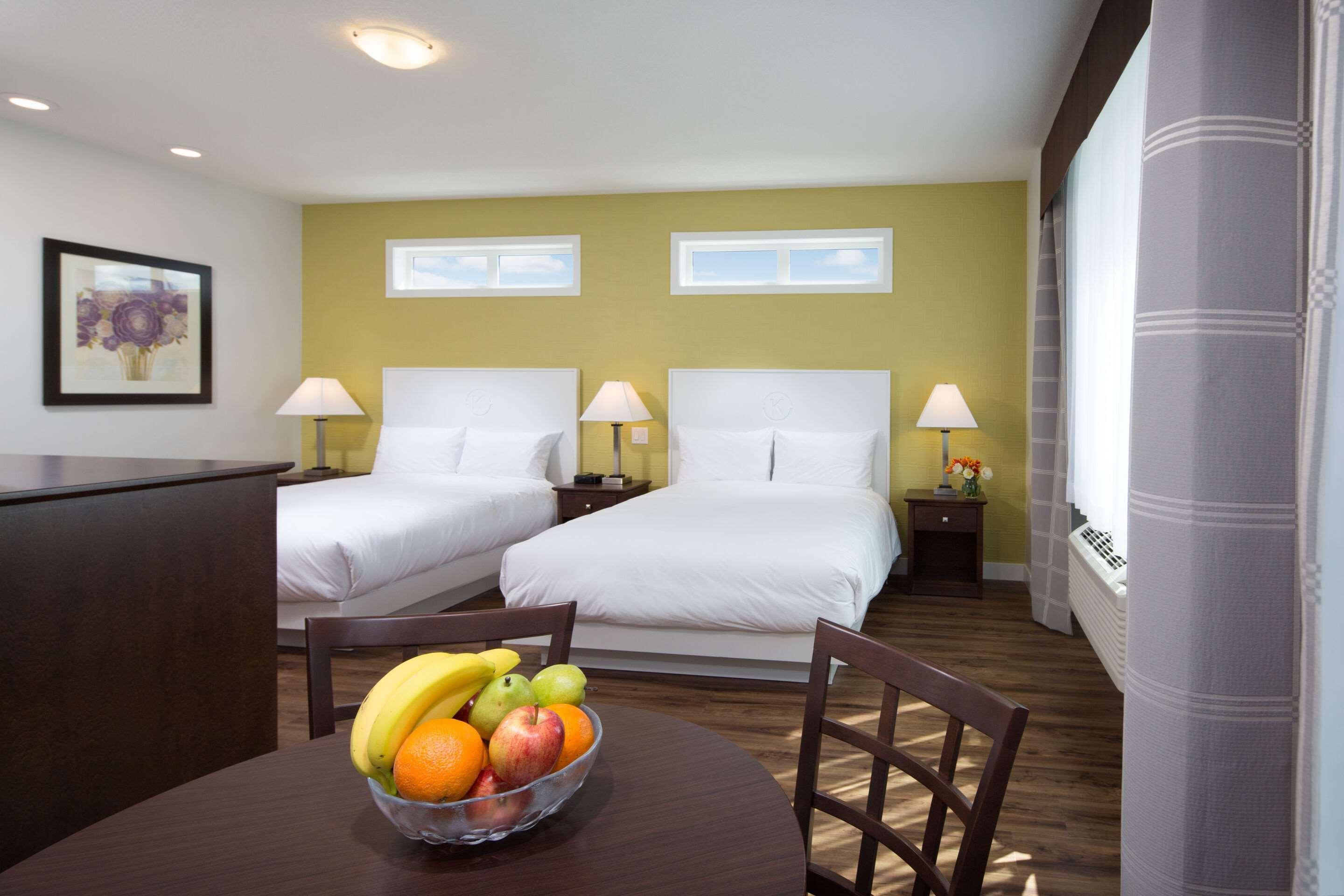 Econo Lodge Inn & Suites Kelowna Ngoại thất bức ảnh