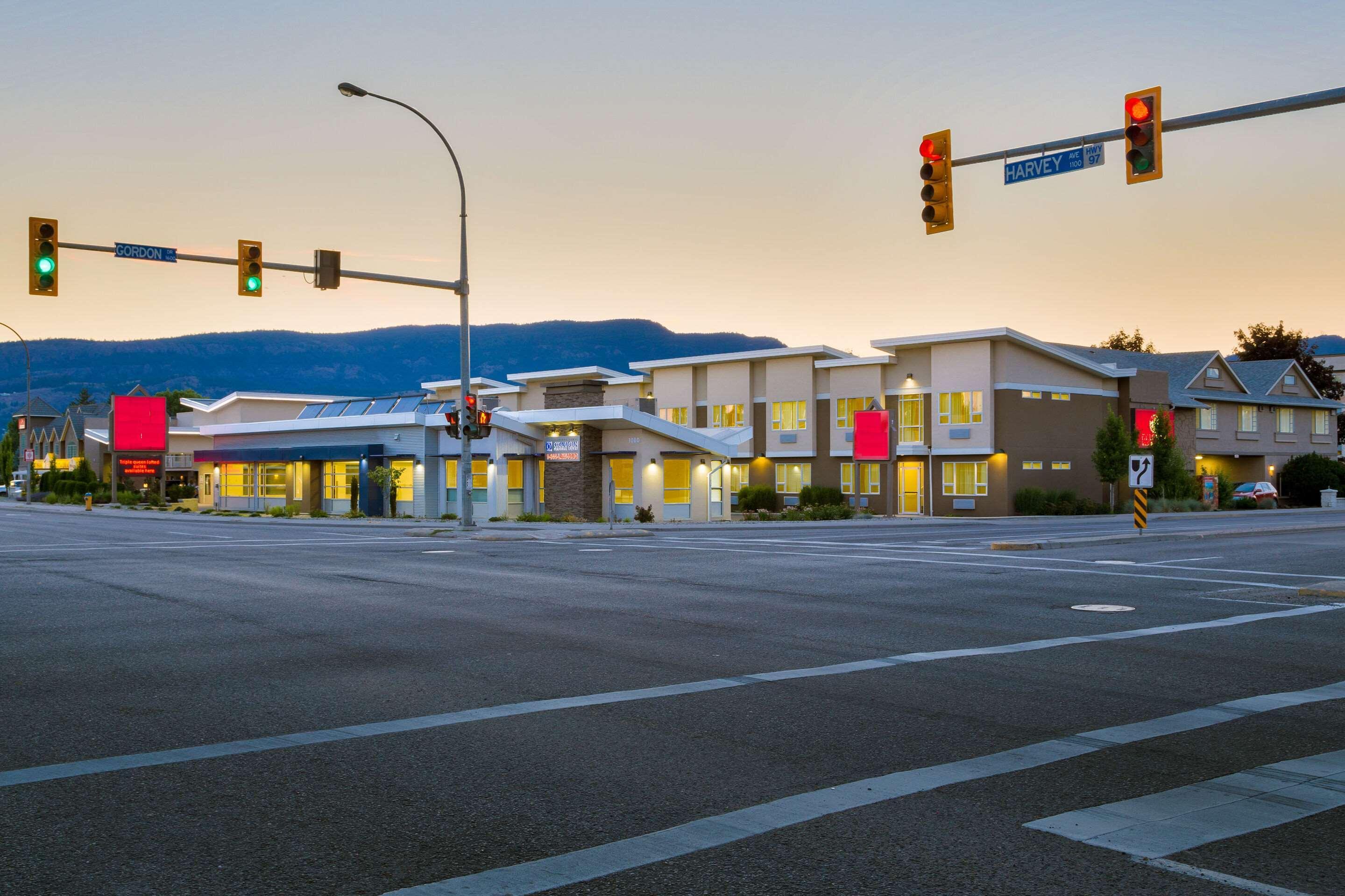 Econo Lodge Inn & Suites Kelowna Ngoại thất bức ảnh