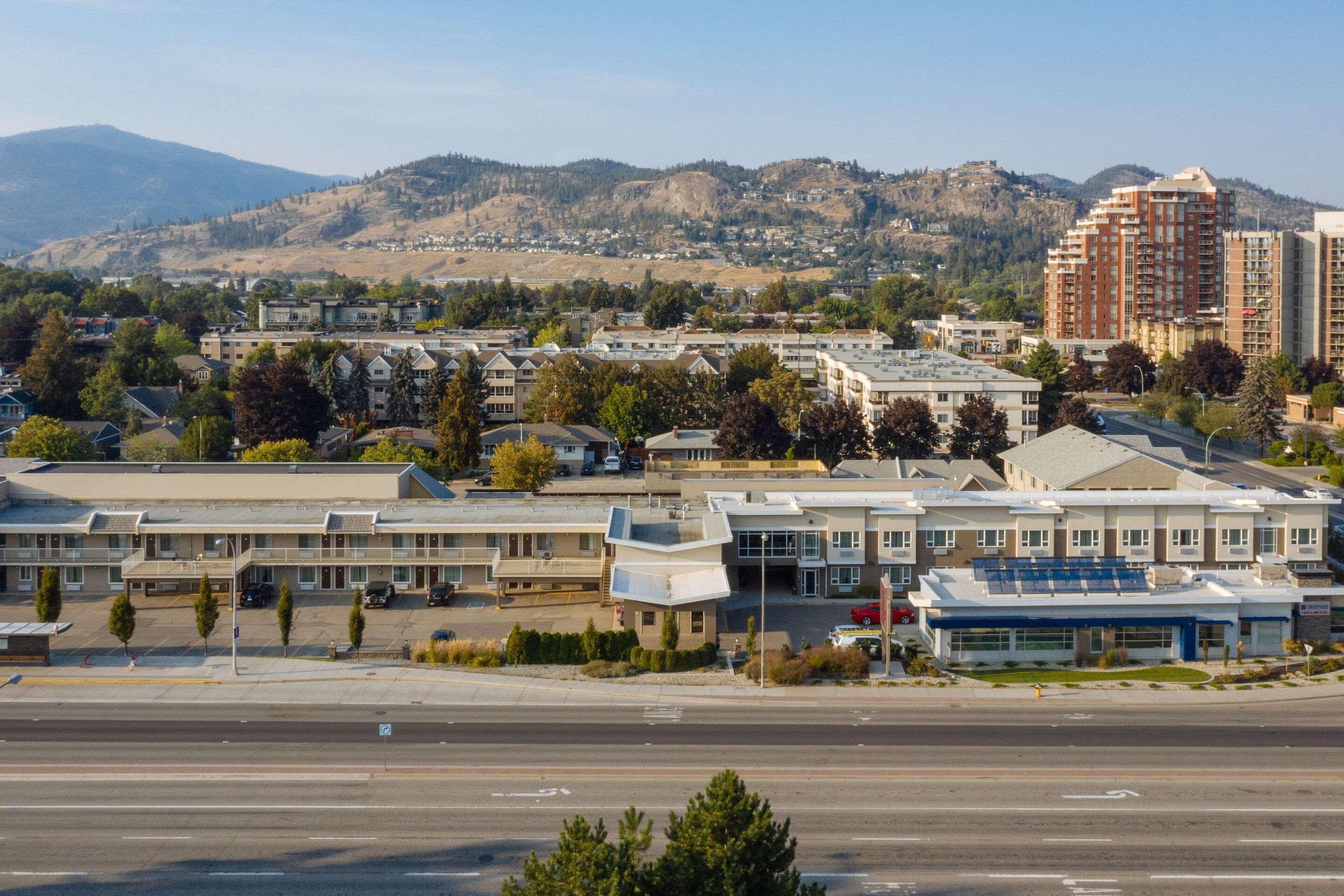 Econo Lodge Inn & Suites Kelowna Ngoại thất bức ảnh