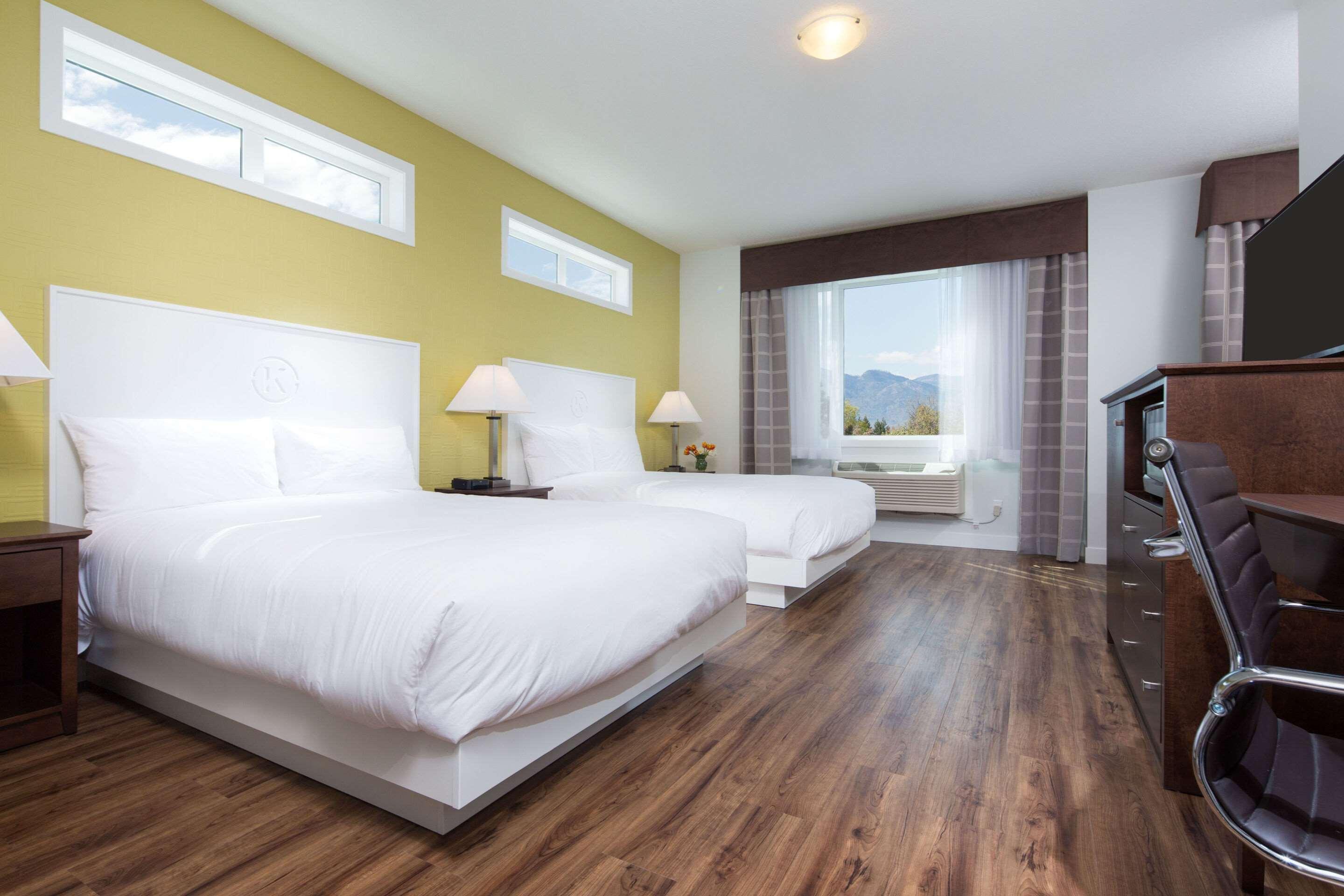 Econo Lodge Inn & Suites Kelowna Ngoại thất bức ảnh