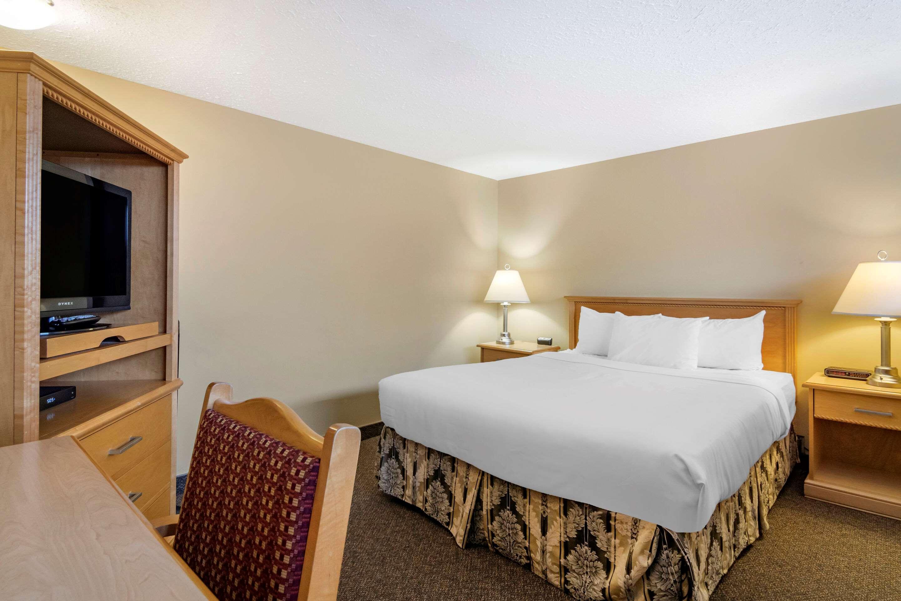 Econo Lodge Inn & Suites Kelowna Ngoại thất bức ảnh